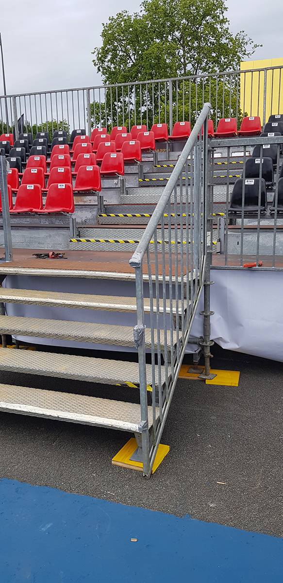 Gradins avec sièges coques pour événements sportifs et culturels