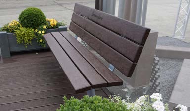 Banc public sénior - assise courbée - lattes plastique recyclé - piétement acier zingué_1