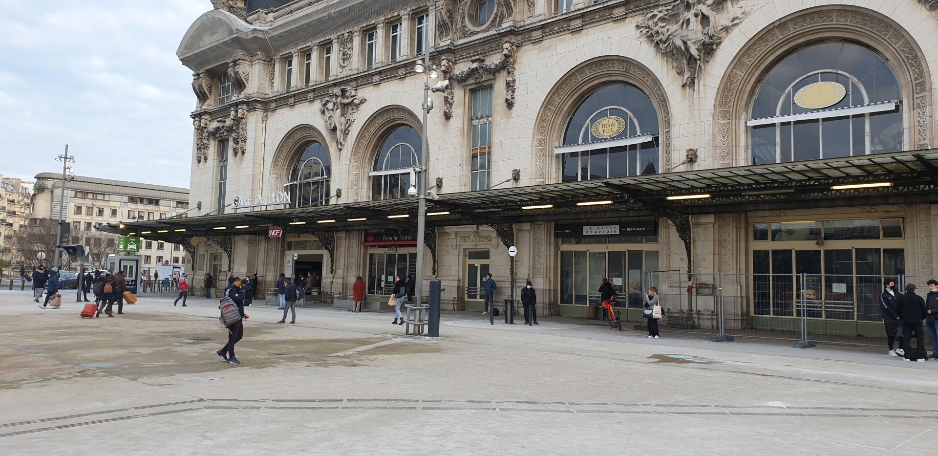 Borne fixe de distribution d'énergie grande capacité - 32 modules - jusqu'à 16 prises - EDF 32_1