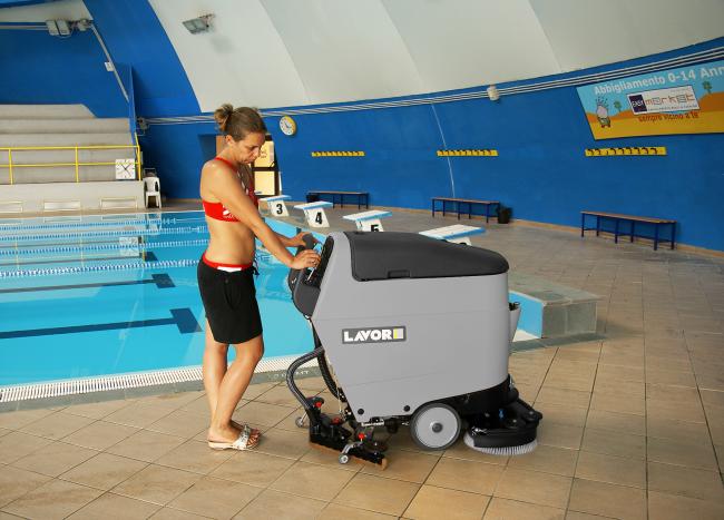 Autolaveuse accompagnée autonome, compacte et silencieuse - MIZAR 66 BTR - 2 brosses, 3h d'autonomie, 69dB_1