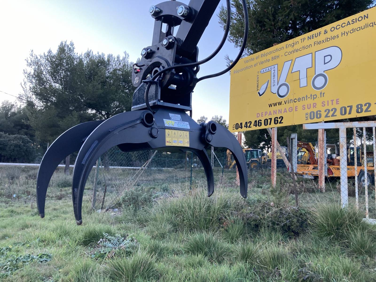 Grappin à bois pour mini pelle 2.5 à 3.5 tonnes_1