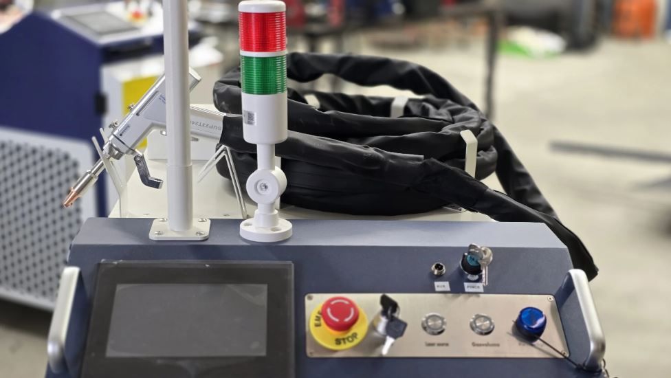 Poste de soudure laser 3-en-1 avec refroidissement liquide - 1500W en monophasé_1