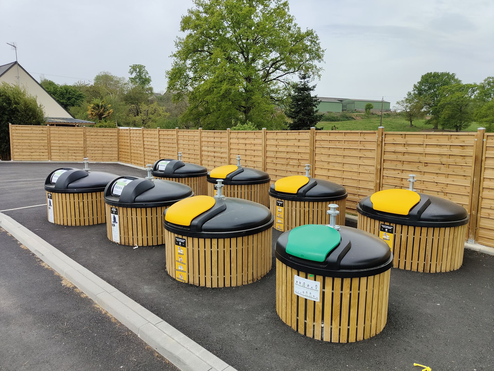 Conteneur à déchet semi-enterré cuve pehd_1