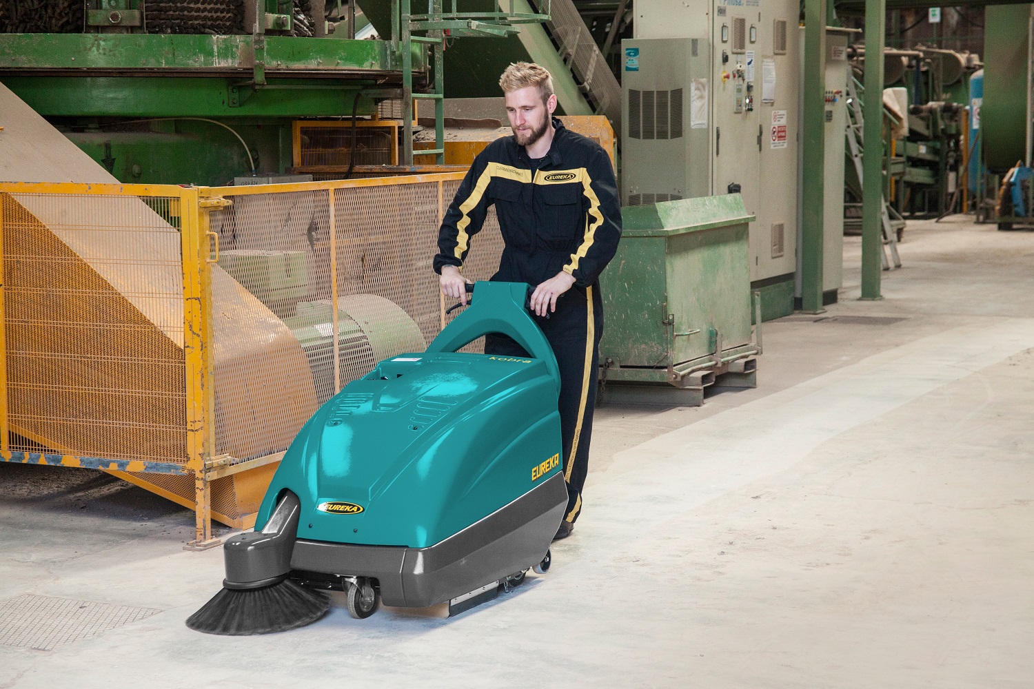 Balayeuse accompagnée Kobra - Nettoyage rapide des moyennes dimensions - Essence ou électrique silencieuse_1