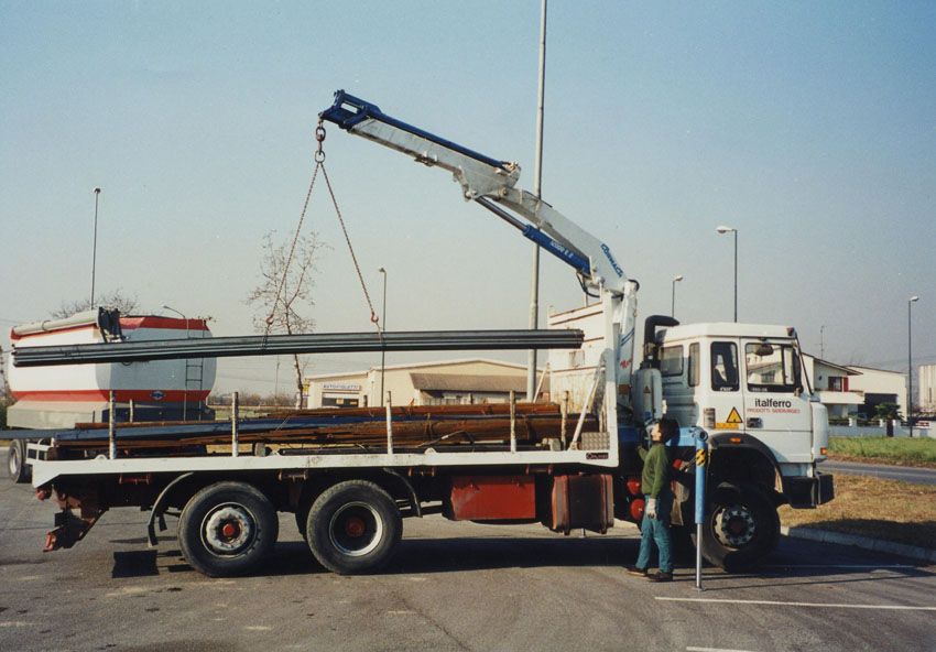 Grue auxiliaire série 12000E - Cormach - Pression 275 bar - Capacité jusqu'à 3860 kg_1