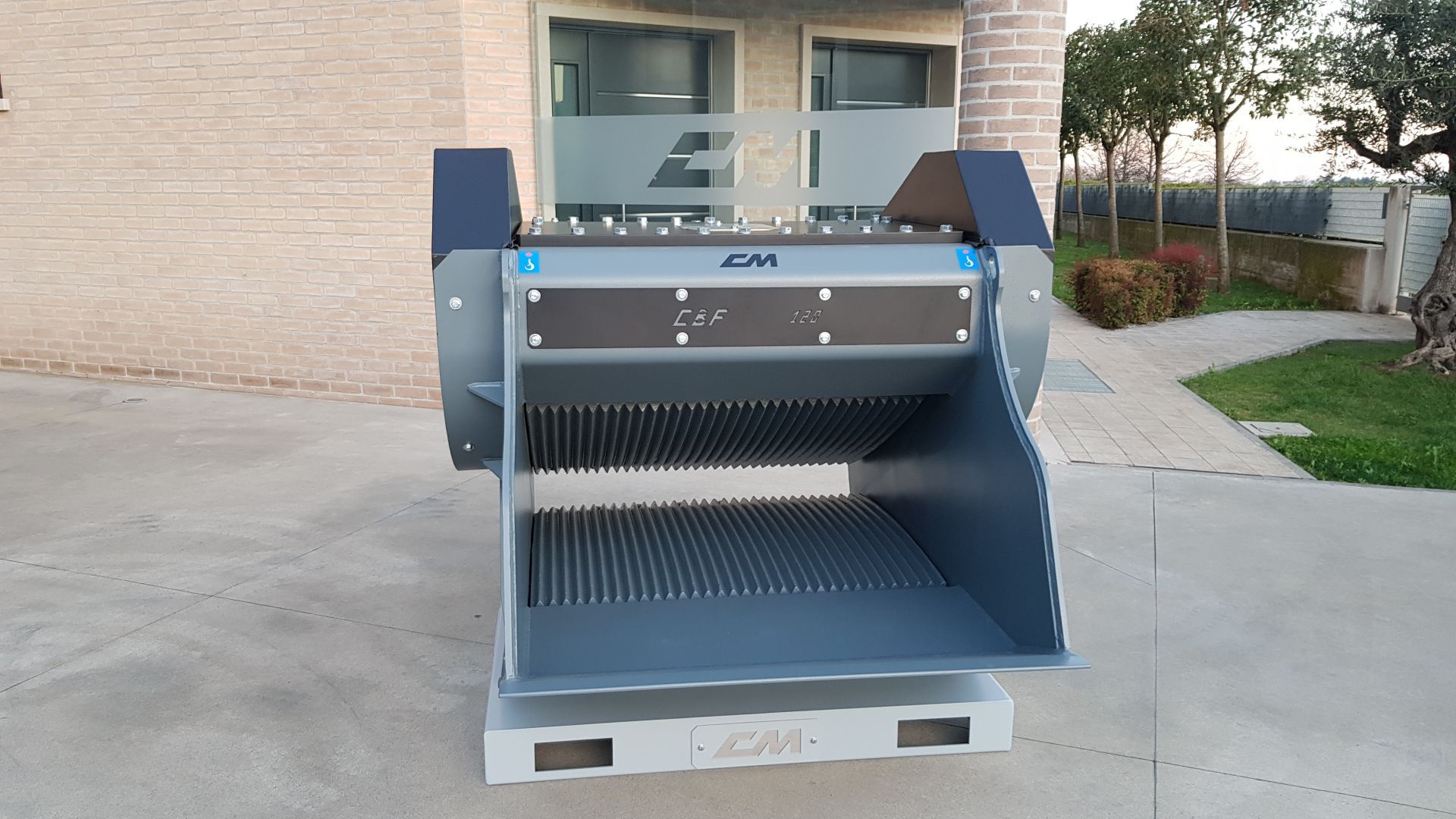 Godet concasseur CM CBF 120 - pour pelles et chargeuses de 30 à 45 tonnes_1