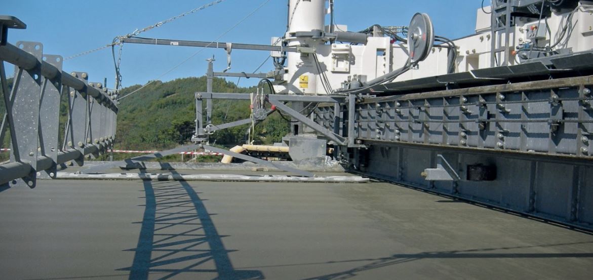 SP 1600 - Machines à coffrage glissant Wirtgen - 313 kW / 426 ch - Largeur jusqu'à 16 m - Pose monocouche et bicouche_1