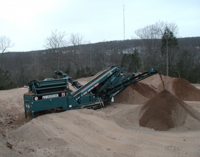 Cribleuse mobile Powerscreen Chieftain 1400 - 5.5m², 400 t/h, repli hydraulique_1