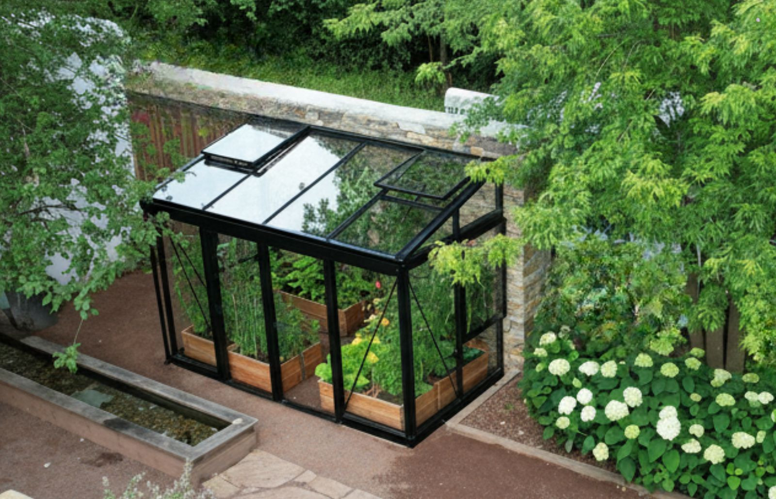 Serre en verre adossée adapté aux petits patios qu'aux grands jardins - Arcadia_1