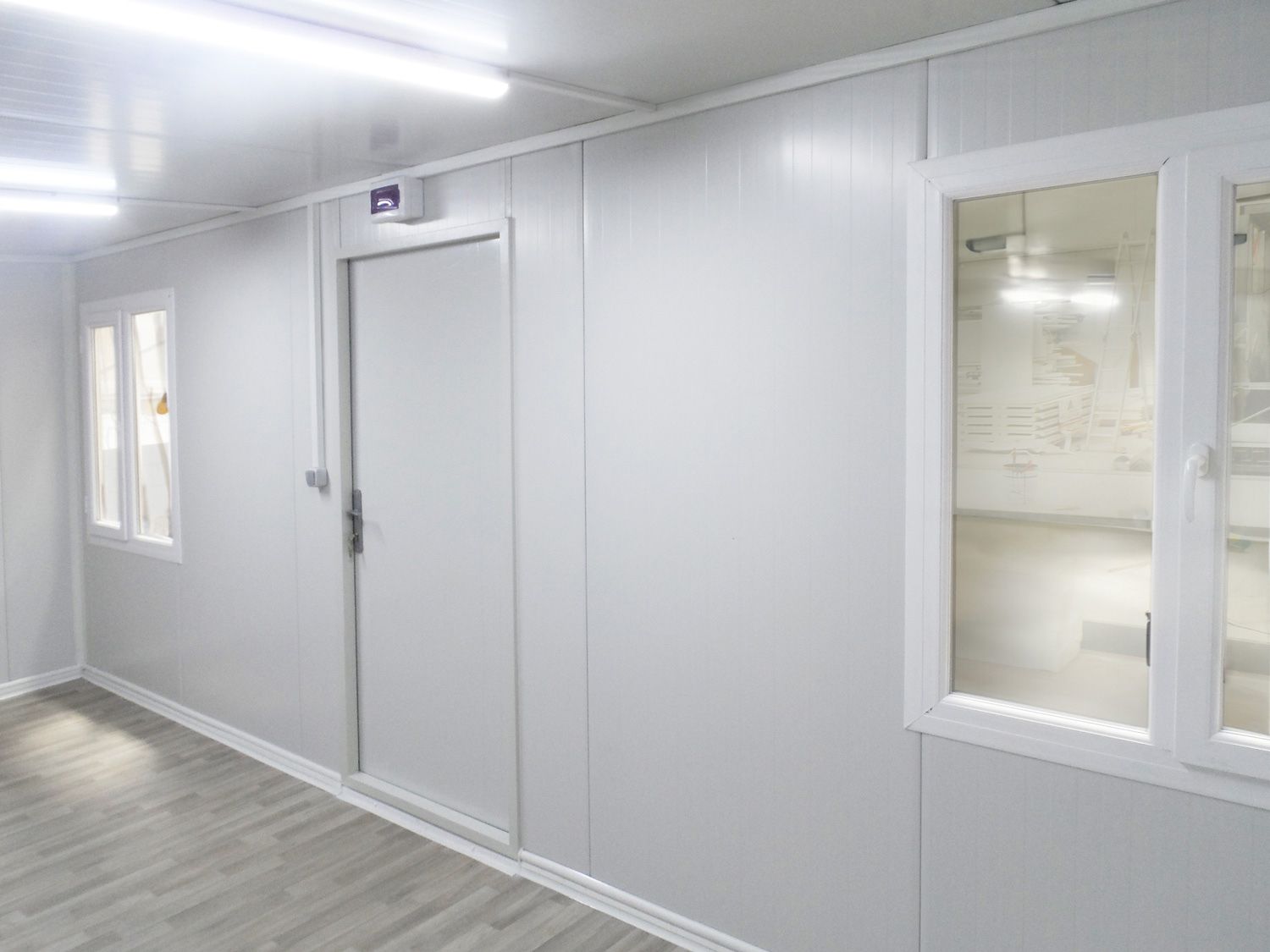 Construction modulaire préfabriquée pour bureau avec sanitaires