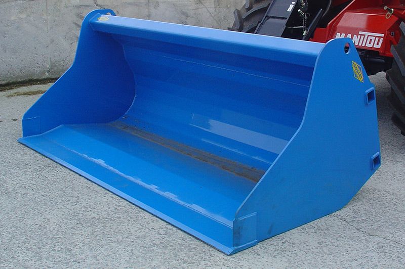 Godet de reprise - Atelier Robert - forme étudiée pour faible résistance de pénétration avec aciers haute résistance et lame Hardox 400 HB_1