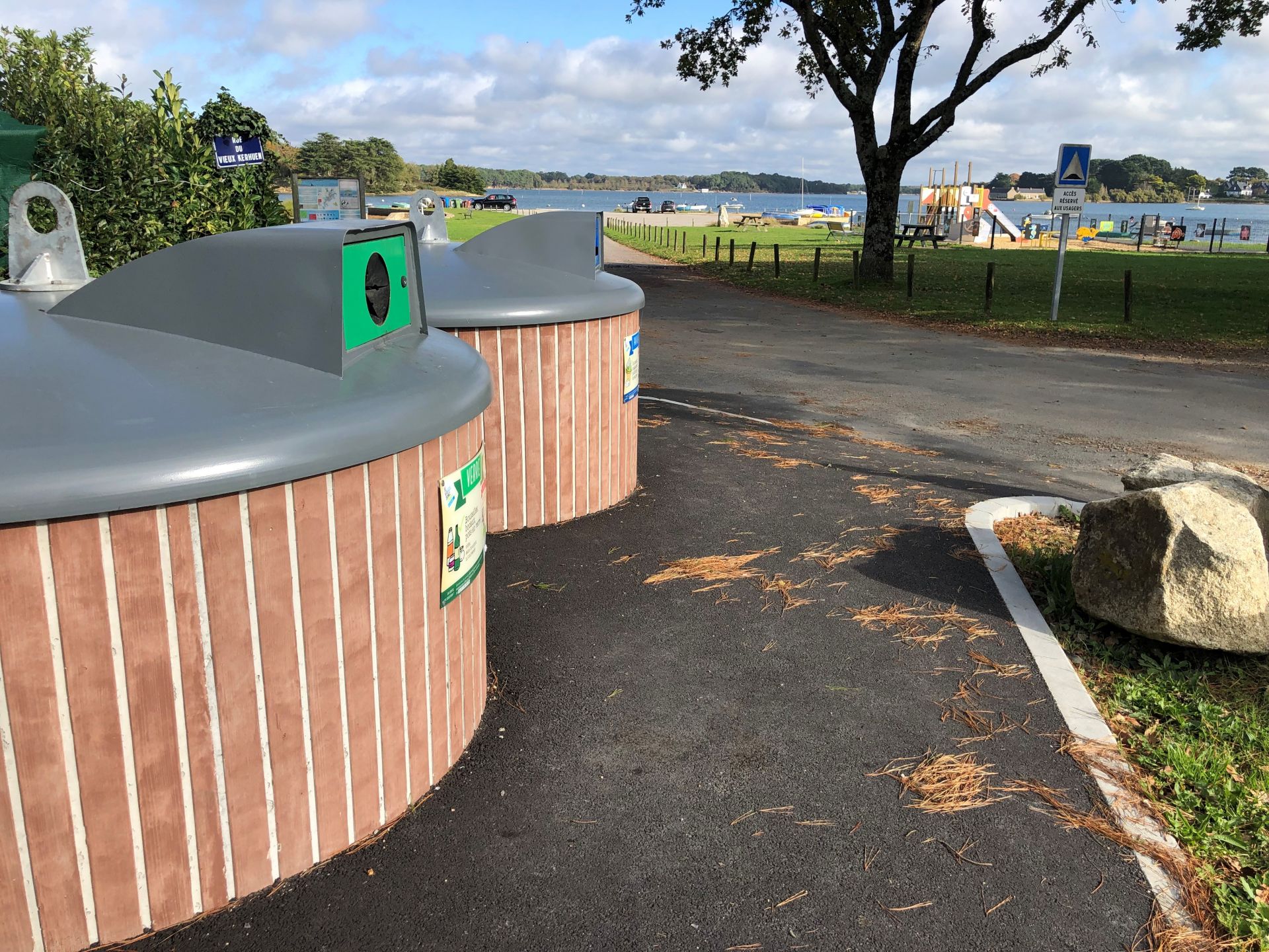 Mobilier semi-enterré esthétique pour paysages urbains et ruraux