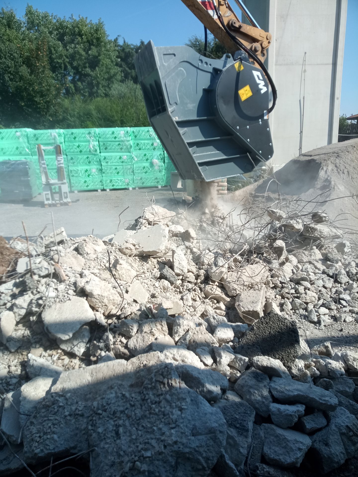 Godet concasseur  pour pelle de 15 à 25 tonnes CBF 70_1