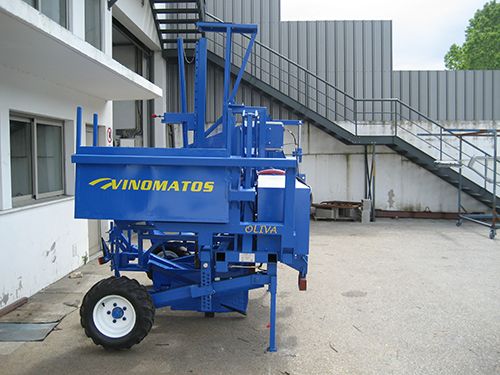 Oliva II - Planteuse Vinomatos - Pieux avec option 2,50m - Machine compacte et robuste pour plantation_1