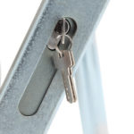 Barrière de parking premium - manuelle et rabattable avec fermeture automatique - acier galvanisé et bandes rétro-réfléchissantes_1