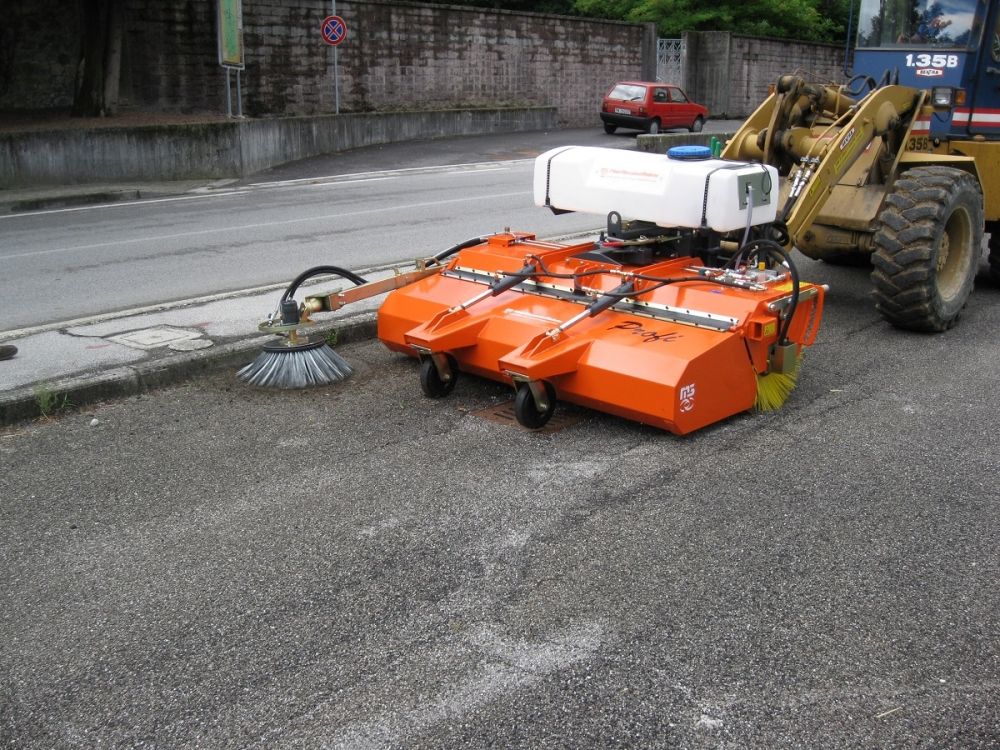 Godet balayeur M3 série DS - bac de ramassage hydraulique - brosse polypropylène Ø 660 mm_1