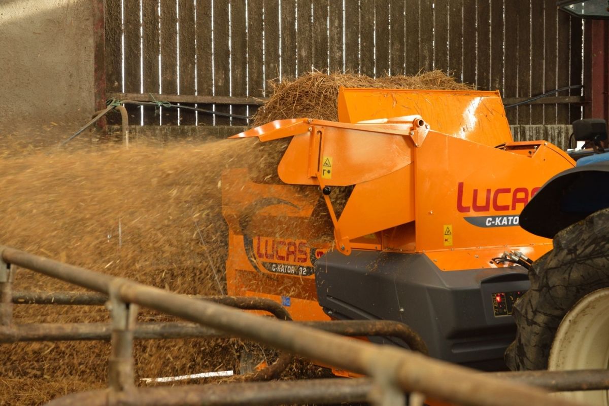 Pailleuse hacheuse C-kator avec capacité de 3 ou 6 m3