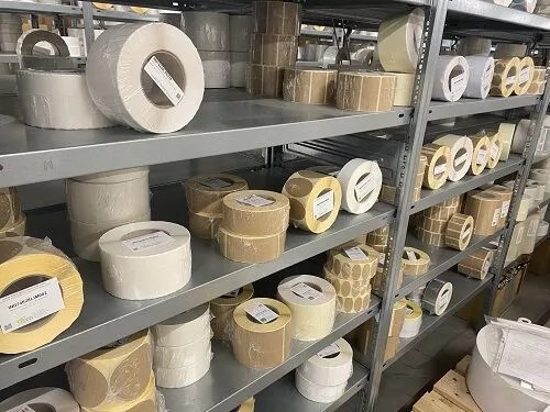 Étiquettes vierges en rouleau sur mesure - Compatibles avec diverses imprimantes - Différentes tailles, matériaux et couleurs_1