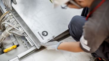 Trottoir roulant parfait pour parcourir jusqu'à 150 mètres dans les espaces publics et commerciaux - Schindler 9500 horizontal_1