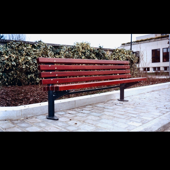 Banc public en bois Orca Ariane - lames en bois exotique et piètement en aluminium_1
