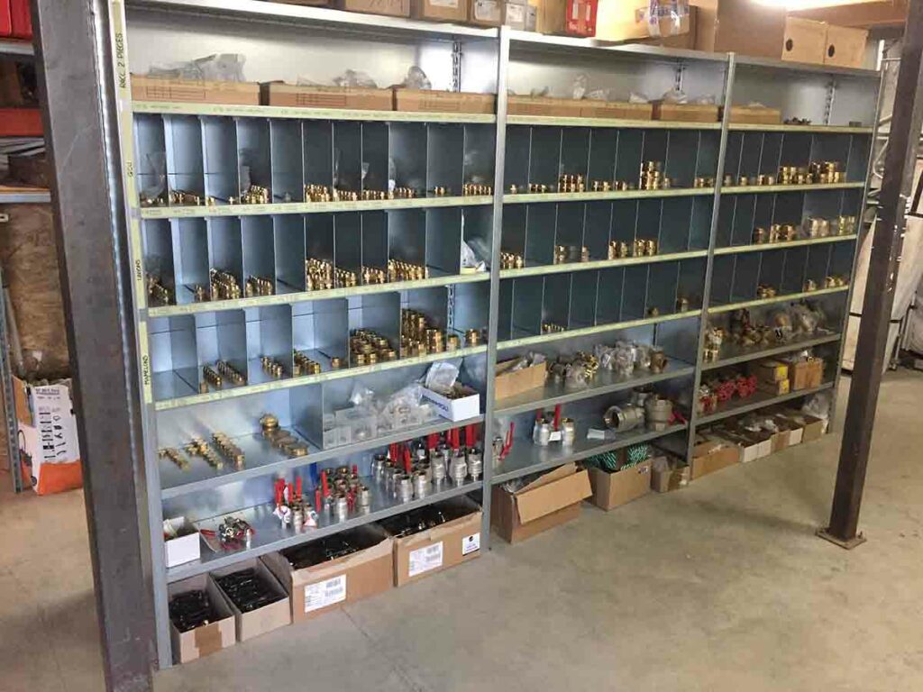 Rayonnage à tablettes tôlées adapté aux stockage humide ou gras_1