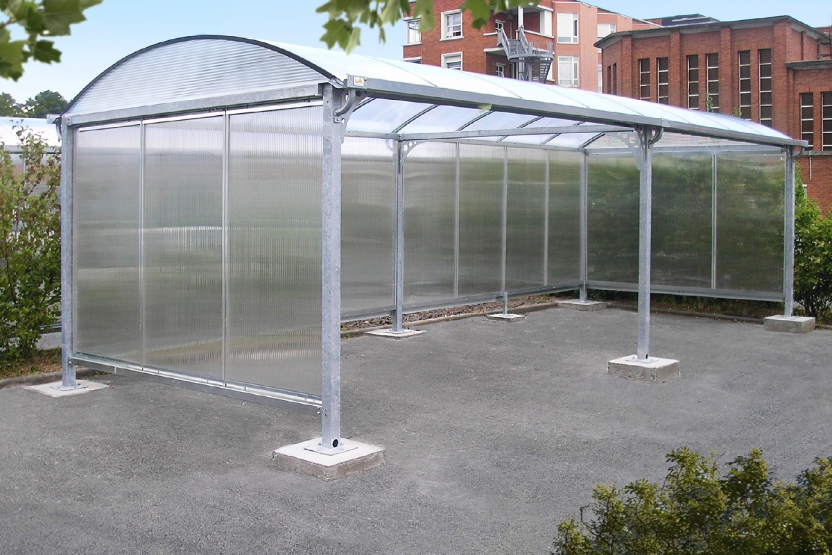 Abris 2 roues à toit arrondi pour vélos et motos - Série AT - Sur mesure - Poteaux métalliques anti-corrosion et options personnalisables_1