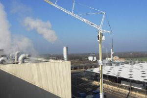 Grue Liebherr MK88 dotée de 4 essieux et d'une hauteur sous crochet de 59,1 mètres