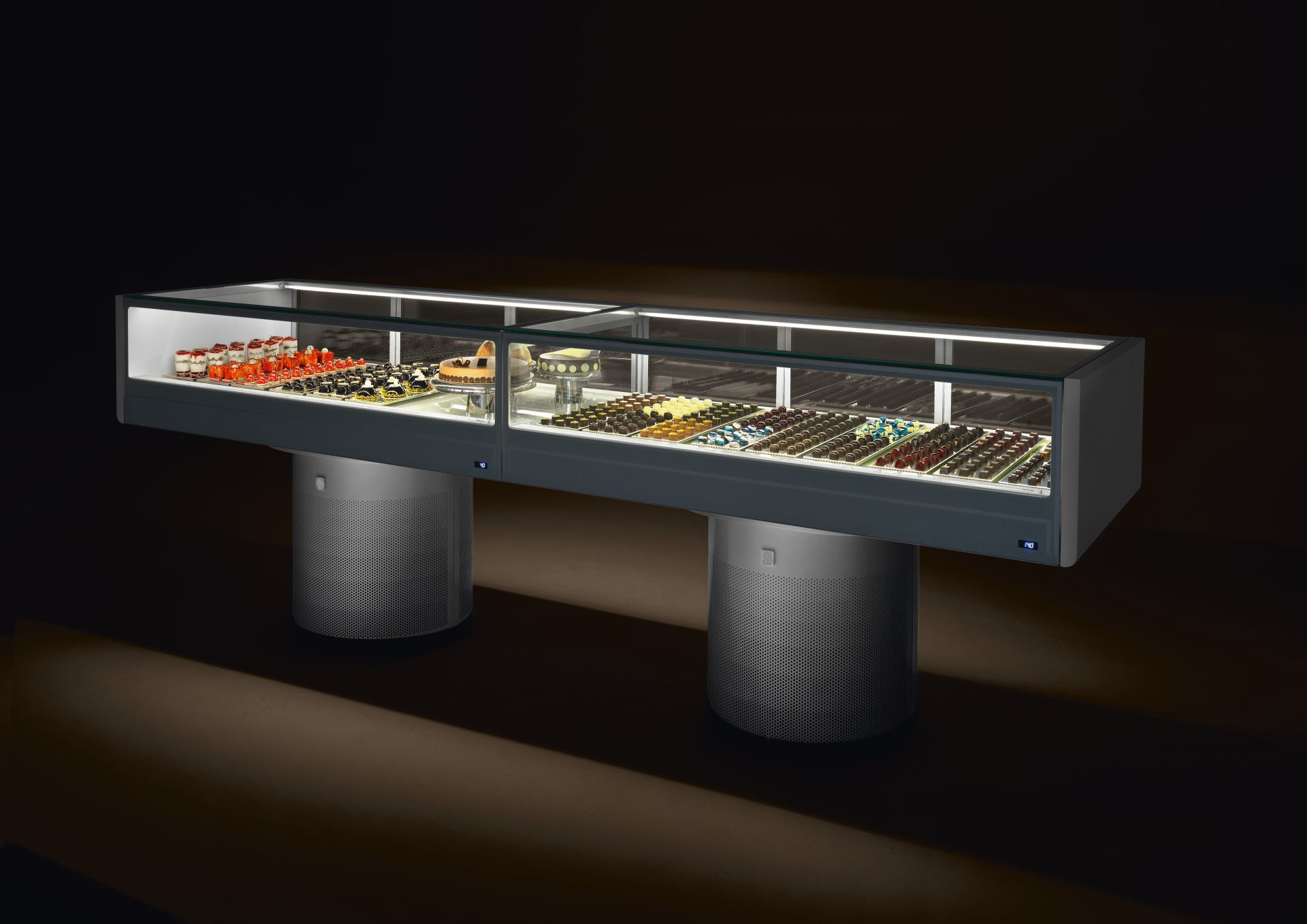 Vitrine pâtisserie et chocolats sur colonne_1