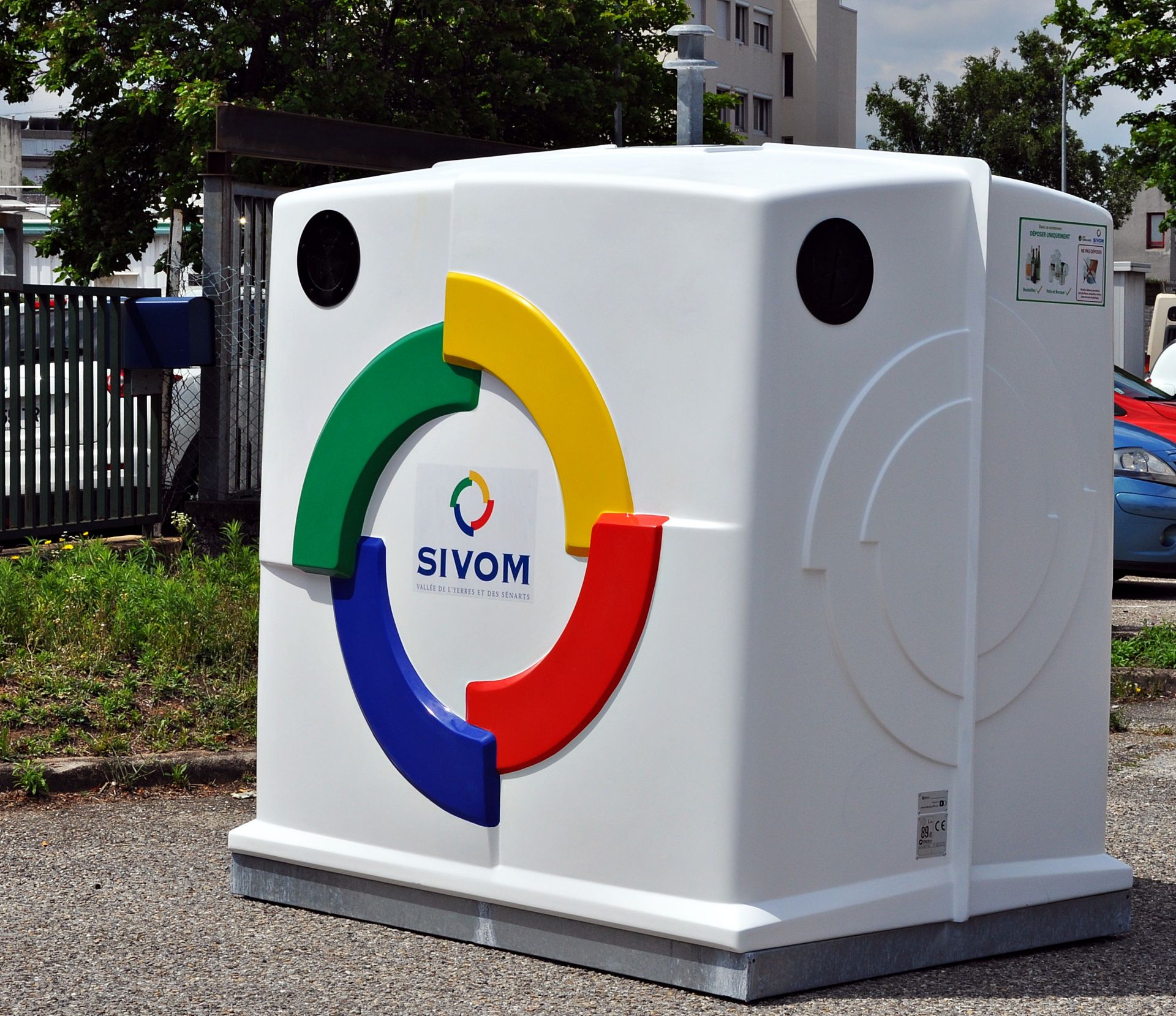 Conteneur aérien polyester d'apport volontaire_1