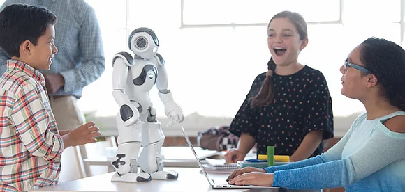 ROBOT HUMANOÏDE INTERACTIF NAO (6ÈME GÉNÉRATION) SOFTBANK ROBOTICS, ROBOT THÉRAPEUTIQUE, DE DIVERTISSEMENT, D'ACCUEIL ET TÉLÉCOMMUNICATION + SOLUTION LOGICIELLE PARTENAIRE CLÉ EN MAIN_1