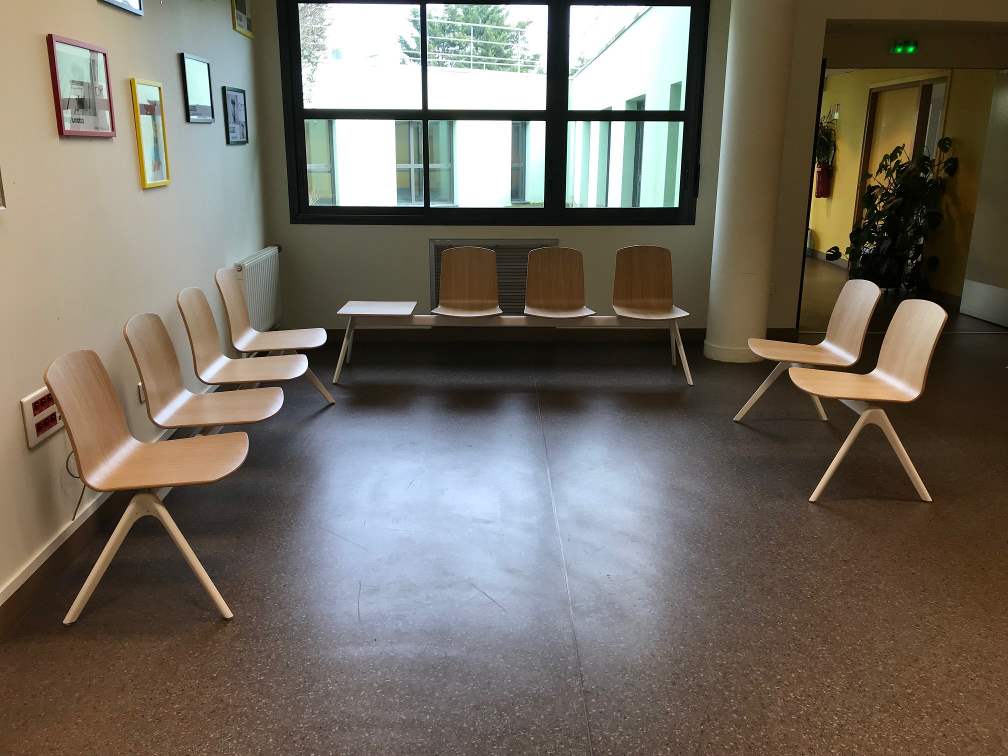 Mobilier pour salle d'attente : siège sur poutre ANNA au design moderne