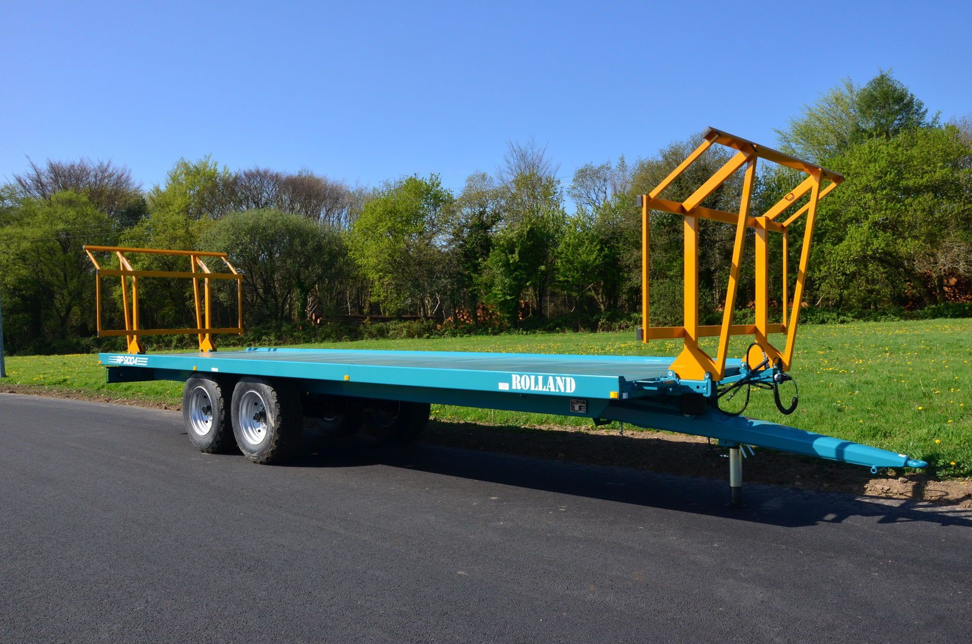 Plateau agricole robuste avec options de flèche réglable à ressort