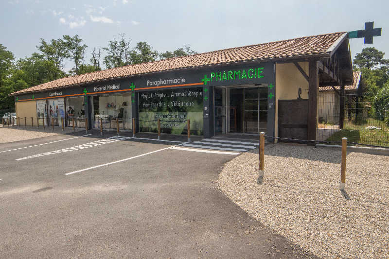 Croix de pharmacie simple ou double face à diodes sur mesure - OUEST ENSEIGNES_1