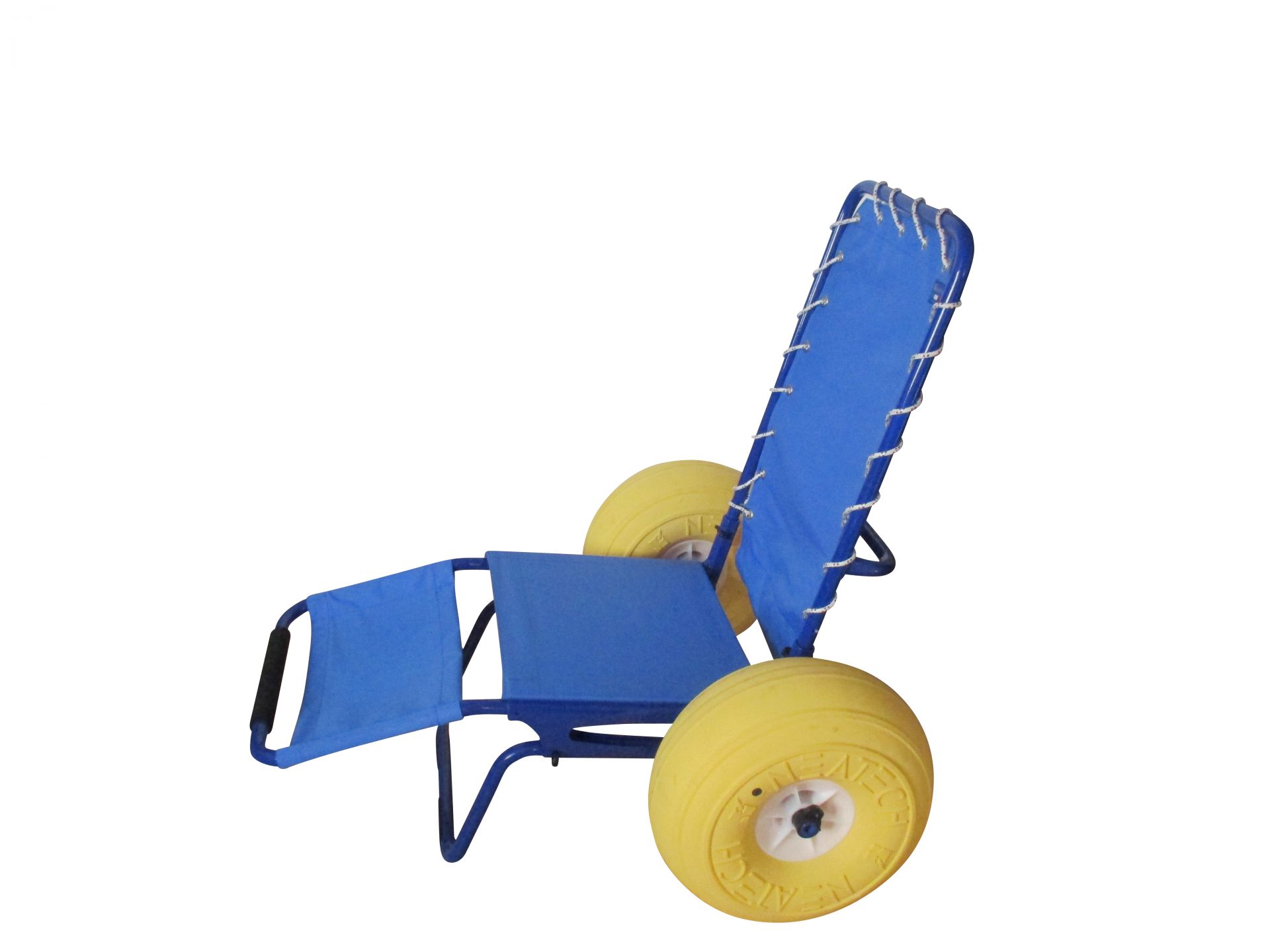 Fauteuil roulant pour personnes à mobilité réduite en bord de mer