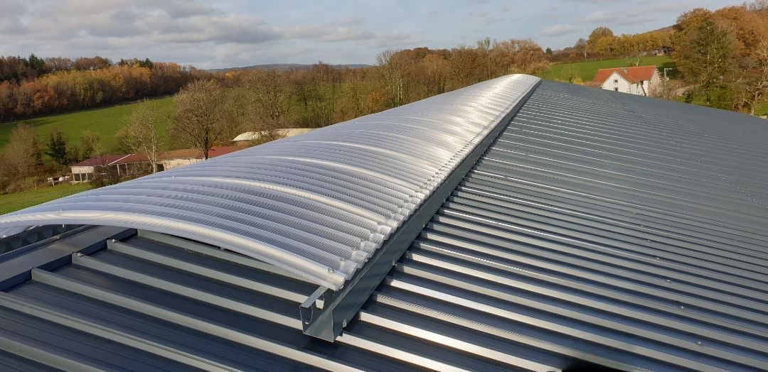 Panneau sandwich couverture acier/acier mousse PIR à destination des bâtiments industriels_1