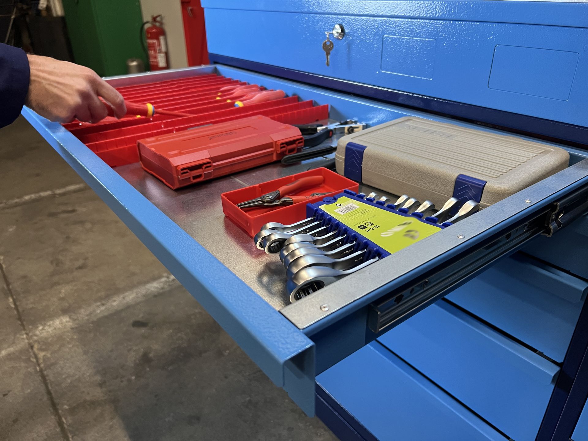 Servante connectée - DrawerBox d'ELECTROCLASS avec gestion sécurisée et 11 tiroirs modulables_2