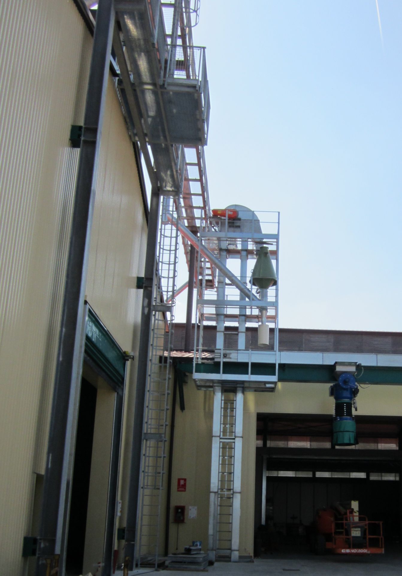 Elévateur à godets pour le transport vertical de céréales blé maïs et produits vrac - BORGHI_1