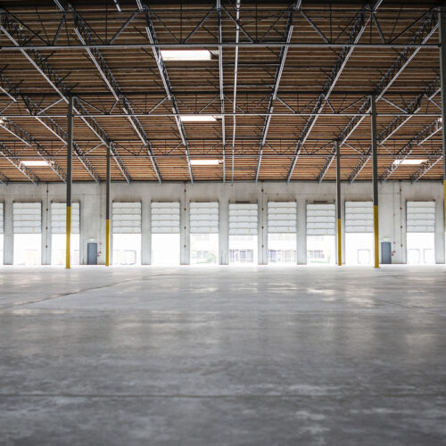 Portail sectionnel vertical GVL - approprié pour entrepôts logistiques avec hauteurs structurelles très élevées_1