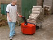 Powertug - tracteur pousseur Nu-Star Material Handling Ltd - moteurs 1 kW - remorqueur de récipients et chariots jusqu'à 1000 kg_1