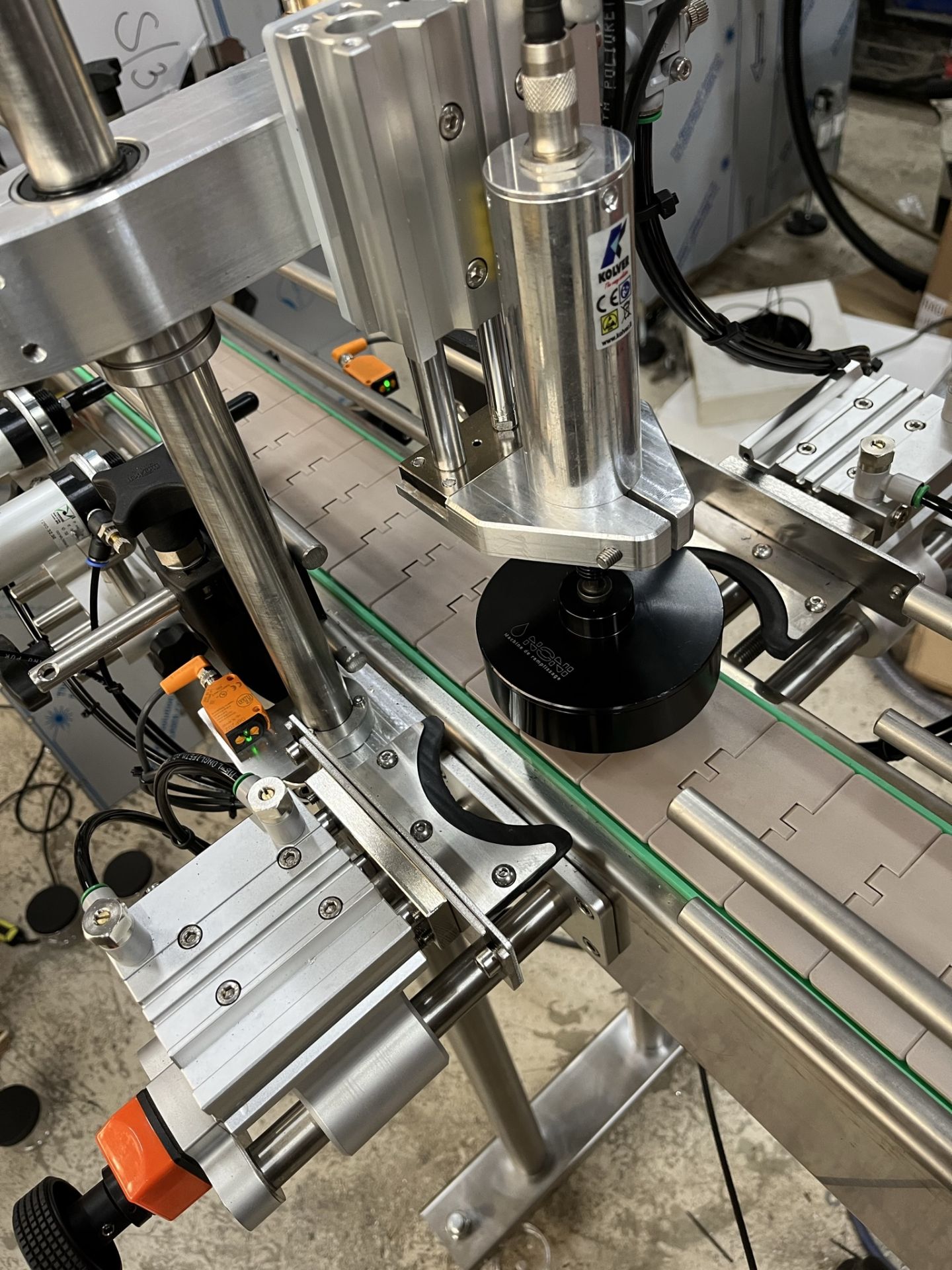 Visseuses bouchons automatiques - Cadence jusqu'à 2000 produits/heure - Compatibles tout type de flacons et bouchons_2