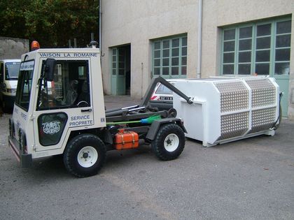 Aspirateur de voirie - Aspiration avec broyage Axis 2.5 m3 - Benne aluminium, motorisation essence_1