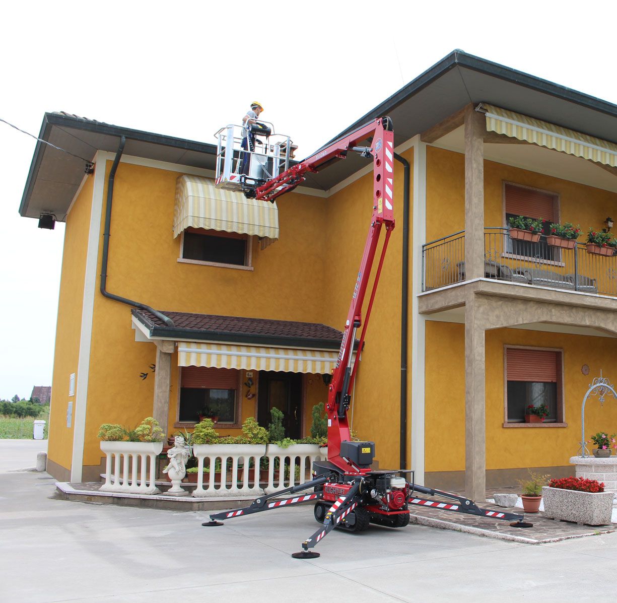 Lightlift 14.72 iiis - nacelle araignée - hinowa s.P.A. - capacité nacelle chenillée 120kg à 200kg_2