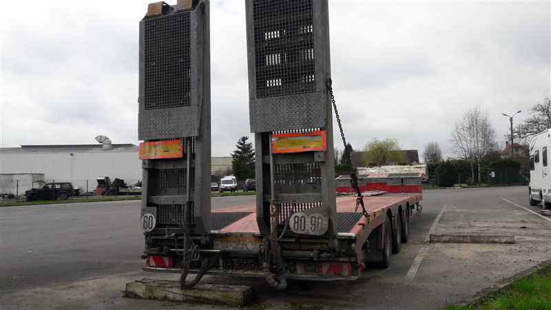 Remorque porte-engins Maxtrailer - référence 6400 - semi-remorque 3 essieux - 48T PTC - suspension pneumatique_1