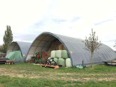 Tunnel de stockage / ouvert / structure en acier / couverture en pvc et polyester / ancrage au sol avec platine_1