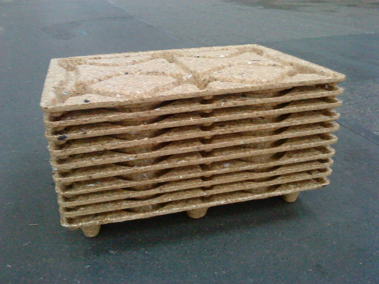 Palette en bois moulée légère, robuste et empilable - Plusieurs tailles et capacités disponibles - Palembal_1