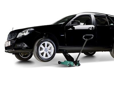 Crics 2T-C Compac - capacité maximale 2 tonnes - poignée ergonomique et pédale d'approche rapide_1