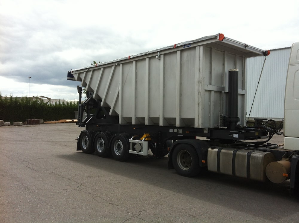 Benne à engrais semi-remorque PL - HPC avec châssis acier ST52 et volume utile 31m³_1