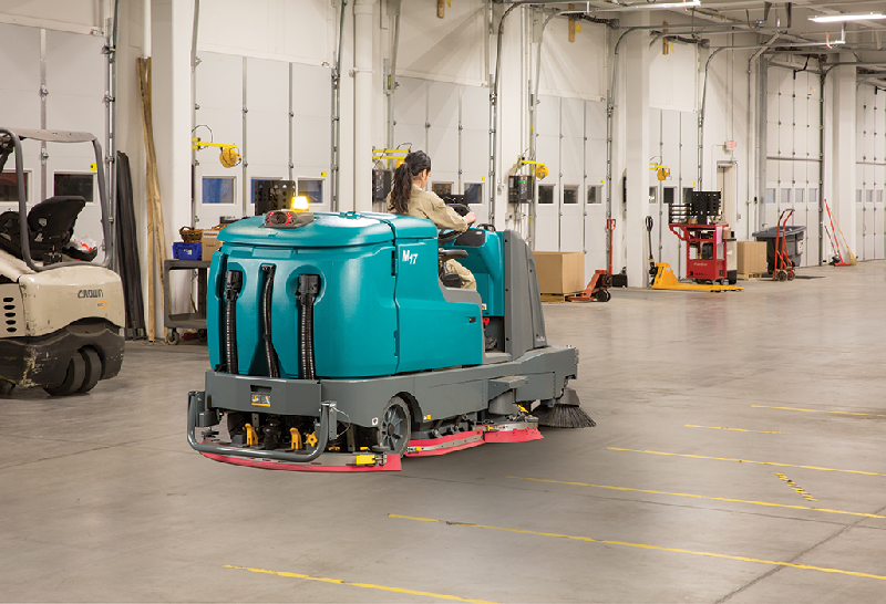 M17 Balayeuse-laveuse TENNANT autoportée alimentée par batterie_1