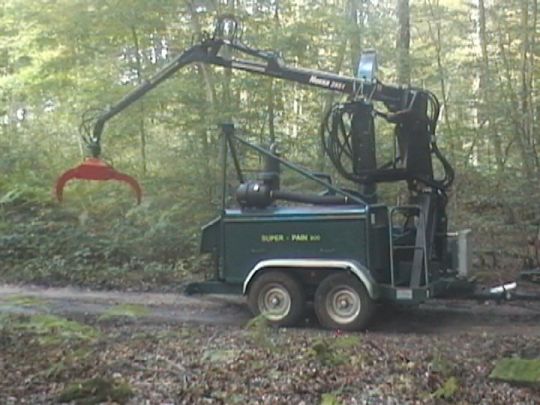 Broyeur-déchiqueteur de branches  à 6 couteaux radiaux de 300 mm  - SUPER-PAIN 900 Option T avec entraineur hydraulique_1