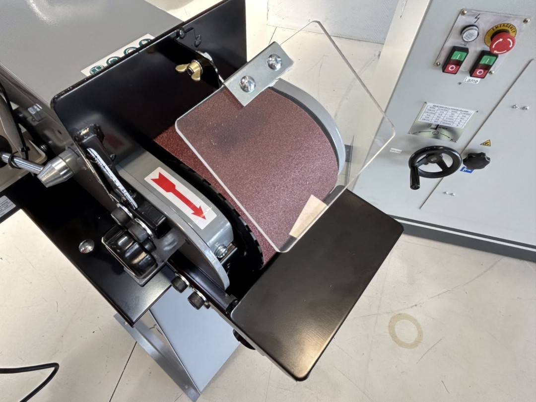 Ponceuse à bande ARROW - PB100 - Meulage de surfaces planes et arrêtes, avec base d'aspiration_1